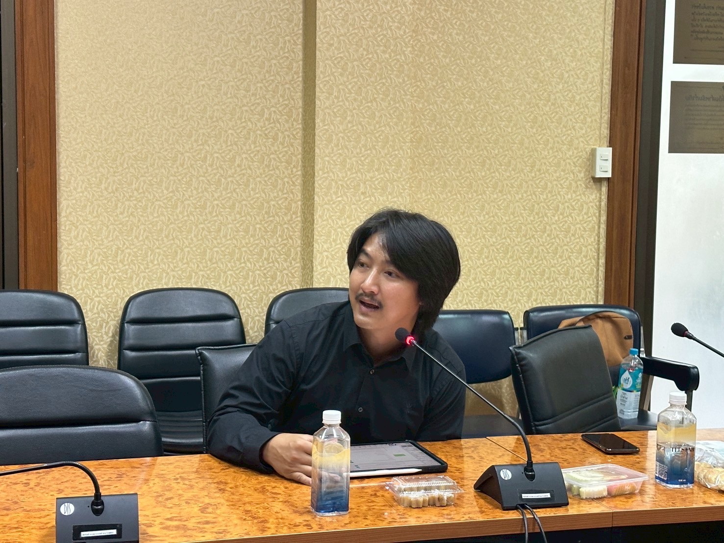 title - การประชุมการรายงานผลระบบติดตามผลการดำเนินงานและผลการเบิกจ่ายงบประมาณ (ALRO Tracking System) และชี้แจงการรายงานผลตัวชี้วัดของโครงการ/กิจกรรมประจำปีงบประมาณ พ.ศ. 2569